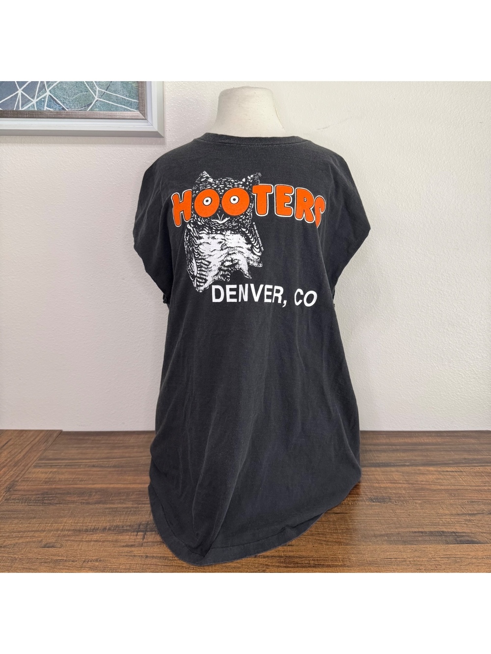 Hooters Denver CO Sleeveless Men's T-Shirt